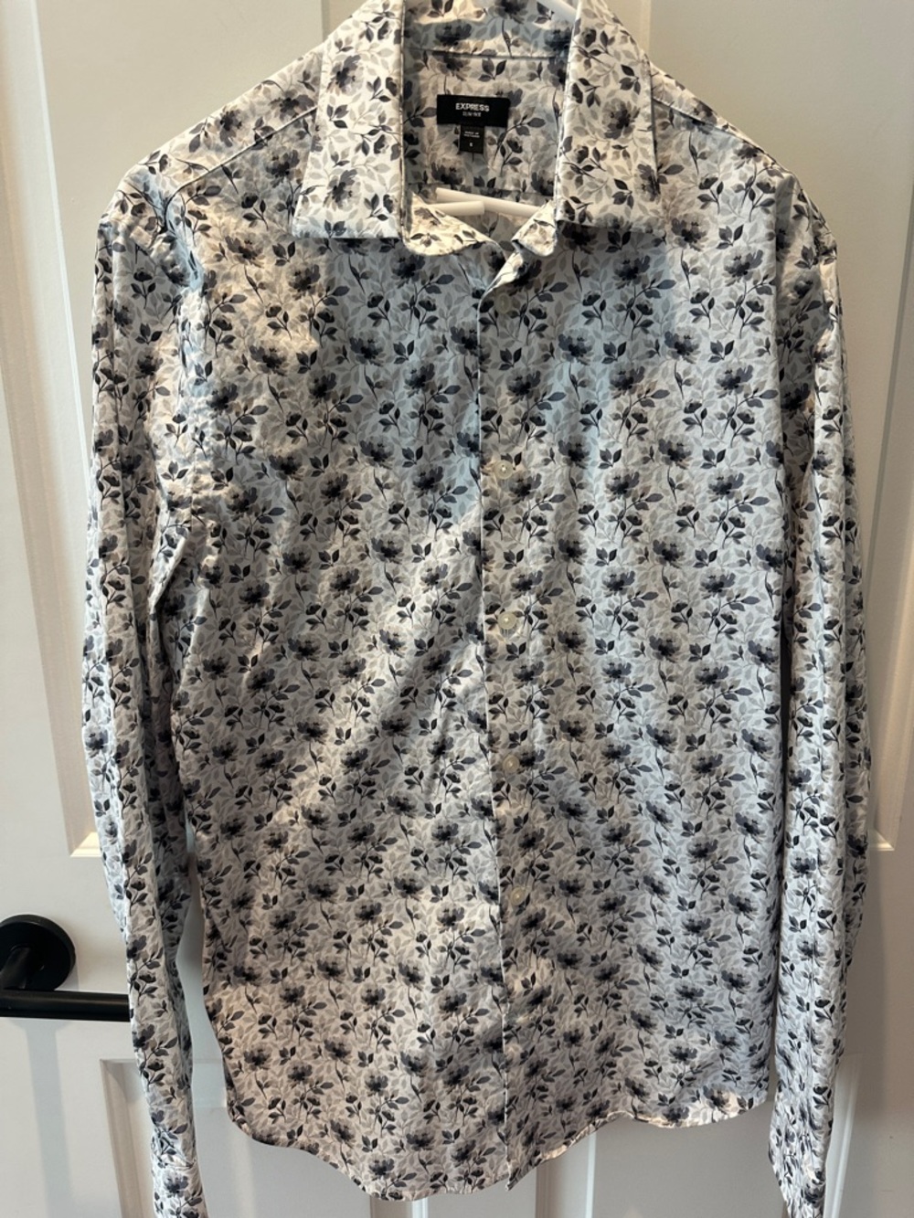 Like new. Mens Express S dress shirt. Slim 1MX. Grey floral pattern